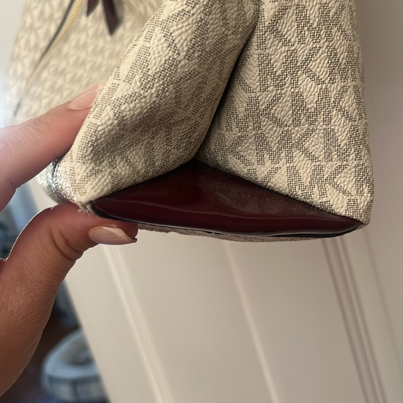 Michael Kors Shoulder Bag - Picture 6 of 9